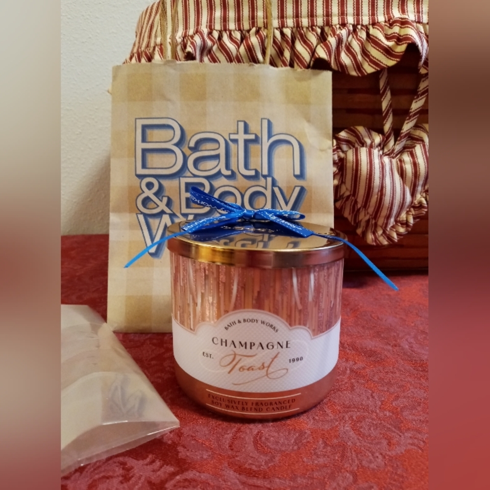 Bath & Body Works Champagne Toast Candle - Rose Gold NEW 3 Wick With Gift BagBow